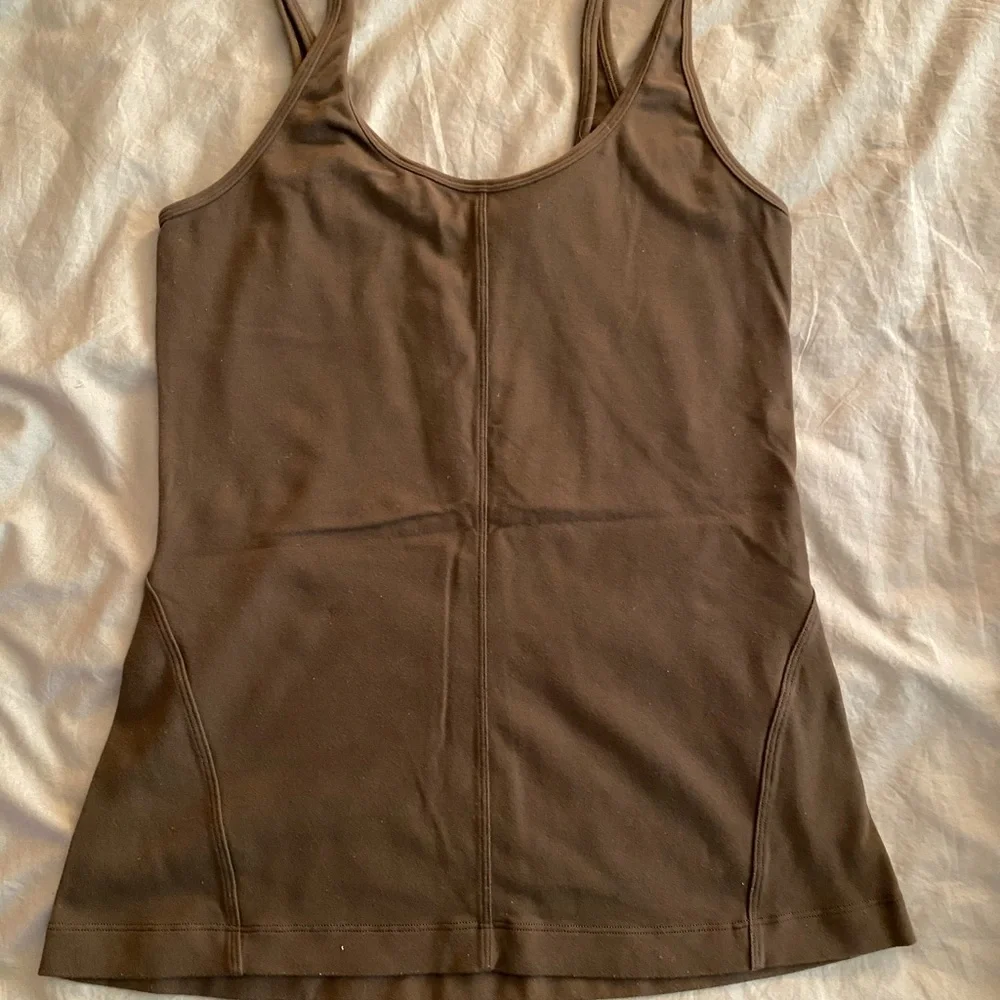 Lululemon - Picture 3 of 3